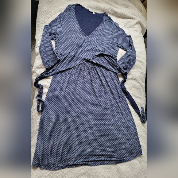 gap Maternity Nacy Blue 3/4 sleeve wrap dress with white hearts - Picture 3 of 7